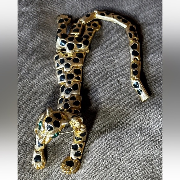 COPY - Vtg Articulating Leopard Cheetah Double Pin Gold Black Enamel Over Shoul… - Picture 2 of 10